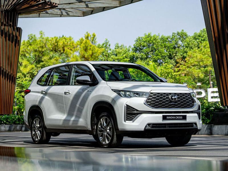 toyota-innova-cross-2024-outdoor-toyota-thai-hoa-tu-liem (1)