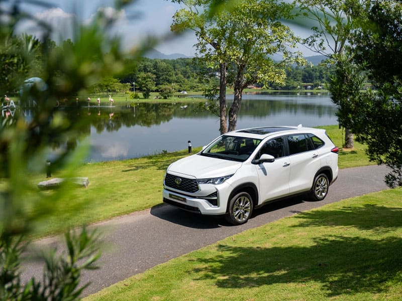 toyota-innova-cross-2024-outdoor-toyota-thai-hoa-tu-liem (2)