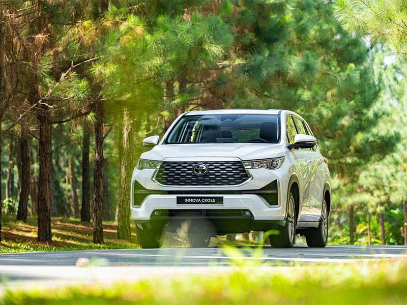 toyota-innova-cross-2024-outdoor-toyota-thai-hoa-tu-liem (8)